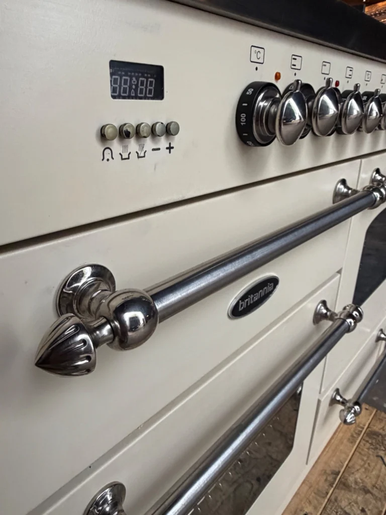 Britannia Fleet 110 cm fornuis — Oud Wit met chroom — foto 3 van 5